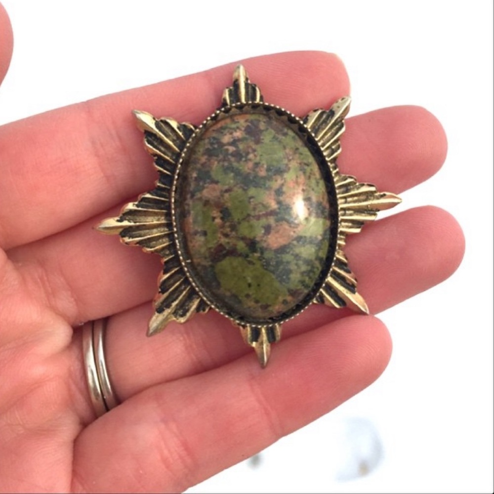 Stunning Vintage Gold & Green Genuine Unikite Stone Brooch